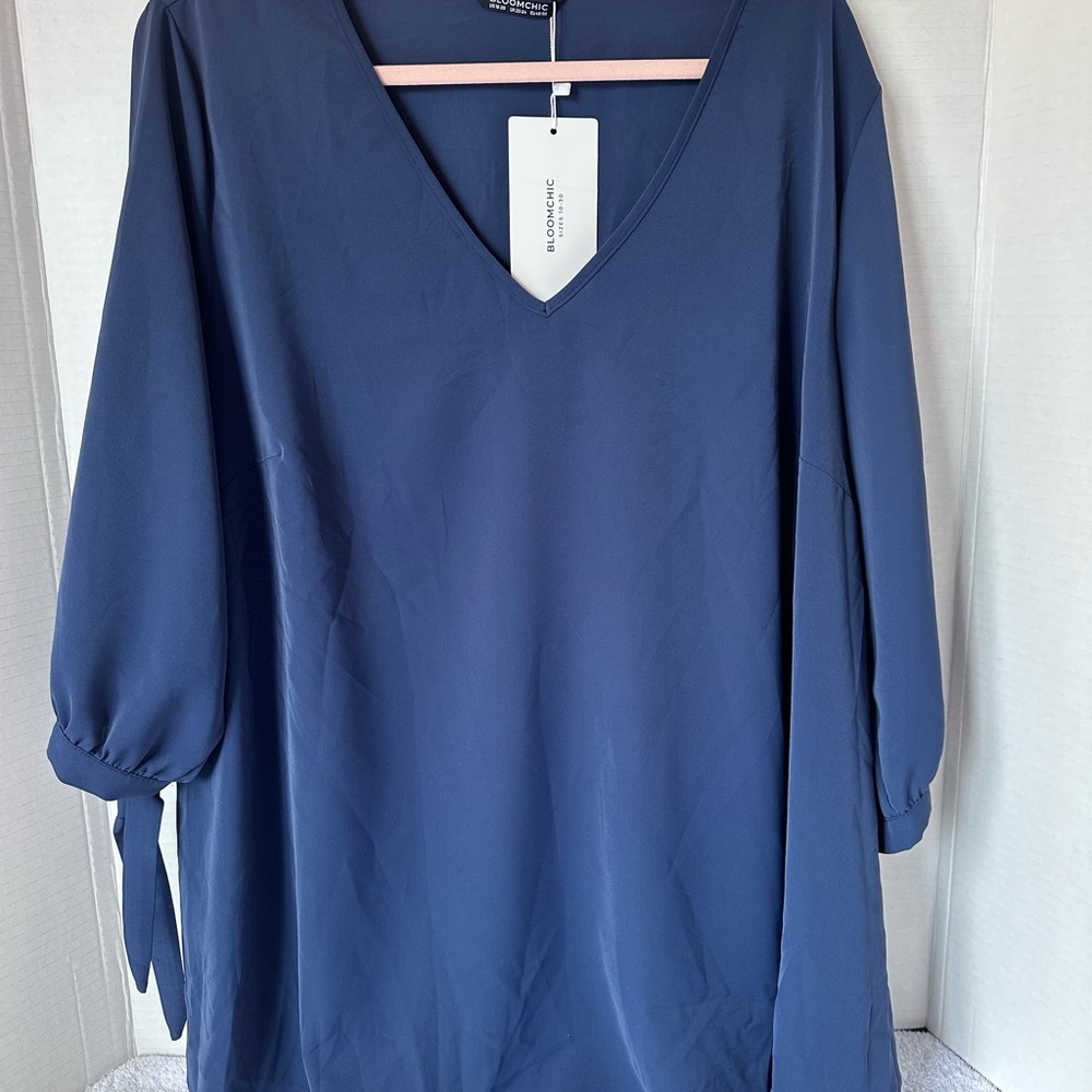 Bloomingdale's Navy V-Neck Tie-Sleeve Women's Top